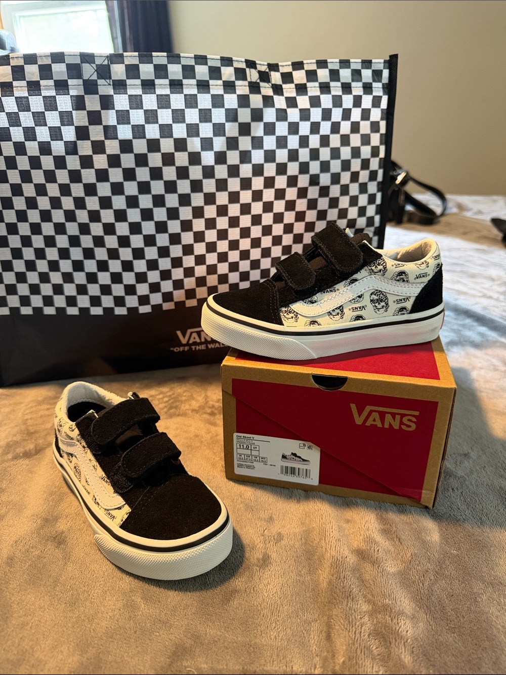 Vans Kids Black & White Velcro Skate Sneakers with Graphic Print